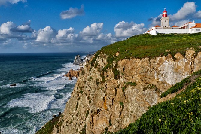 1 day tour of Sintra and Cascais, Palácio da Pena, Quinta da Regaleira .... - Pena Palace and the steep hills of Sintra