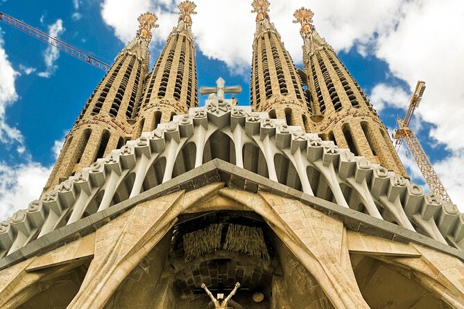 2-Day Tour: Gaudi & Sagrada Familia + Montserrat & Winery - Coffee at Els 4 Gats and a walk along Passeig de Gracia
