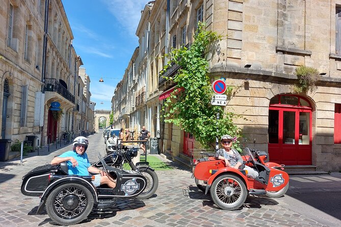 2 in 1 - Visit of Bordeaux and excursion in a vineyard - The guides make or break the experience