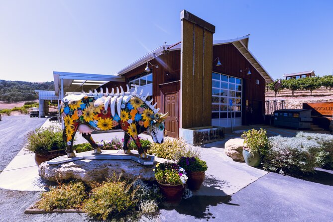 3-Winery Paso Robles Tour with Picnic Lunch & Tasting Fees - Stop two: the smaller family-run side of Paso Robles