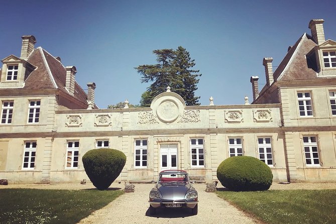 3H private city tour of Bordeaux and vineyard in a Citroën DS - Guillaume and the personal guide format