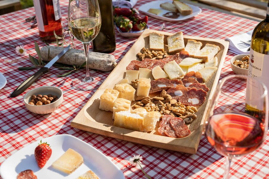 Abruzzo: Country Picnic in an Olive Grove at a Winery - Who should book this experience?