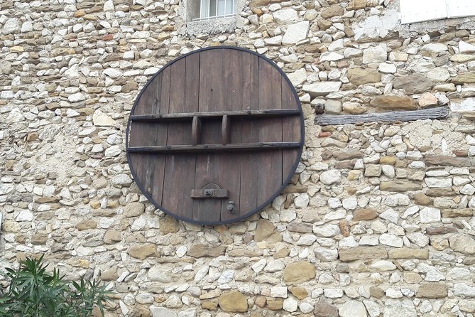 Afternoon Wine Tour to Chateauneuf du Pape from Avignon - Seasonal timing and winery changes