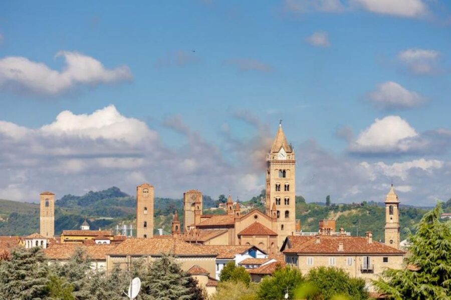 Alba: E-Bike Tour with wine tastin in cellar - The Rocche dei Sette Fratelli canyon