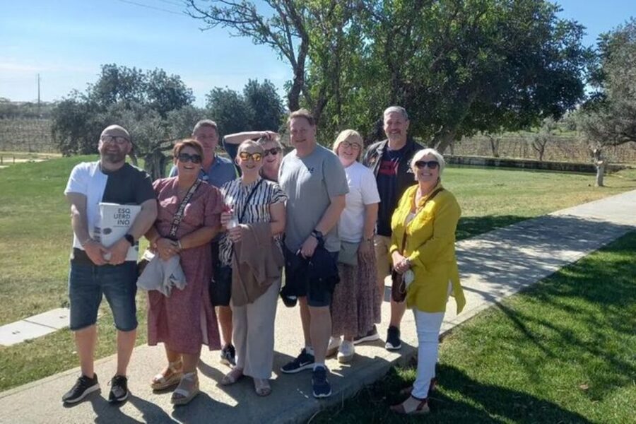Albufeira/Vilamoura: Winery Tour with Wine Tasting and Tapas - Guides, timing, and the feel of the group