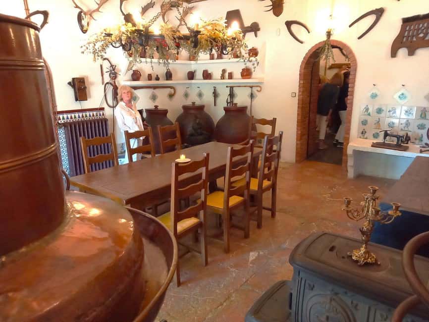 Alicante: Historic Winery Guided Tour + Wine Tasting / Private Transportation - The old house of the Marquises of La Romana