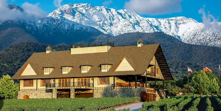 Alyan Family sunset winery - Dinner indoors with more wine