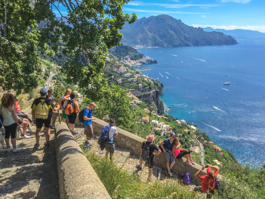 Amalfi: Walking tour between Furore vertical Vineyards - A farmhouse meal above the Furore Fjord