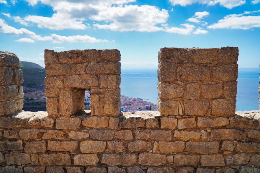 Arrabida Wine Tour - Lisbon: Wineries-Tastings-Tile Factory - Sesimbra gives you time to choose your own lunch