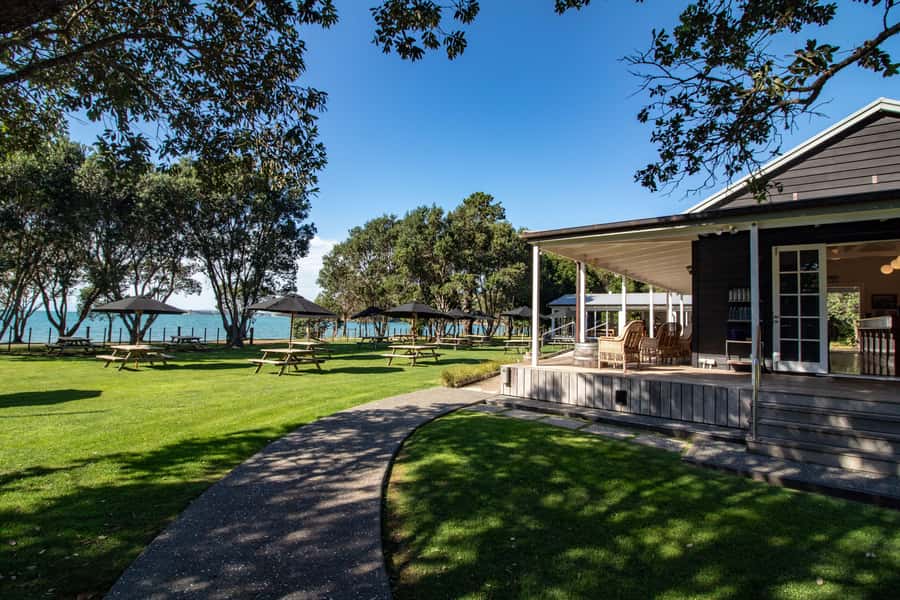 Auckland: Man O' War Vineyard Ferry (Waiheke Island) - The 90-minute cruise through the eastern Hauraki Gulf