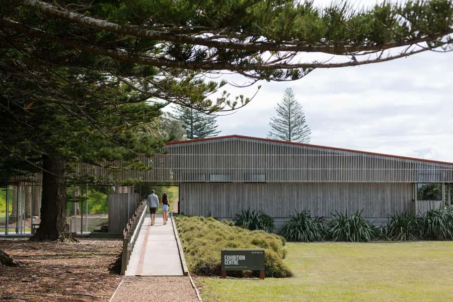 Auckland: Rotoroa Island and Man O'War Vineyard Combo Tour - A seven-hour escape from Auckland