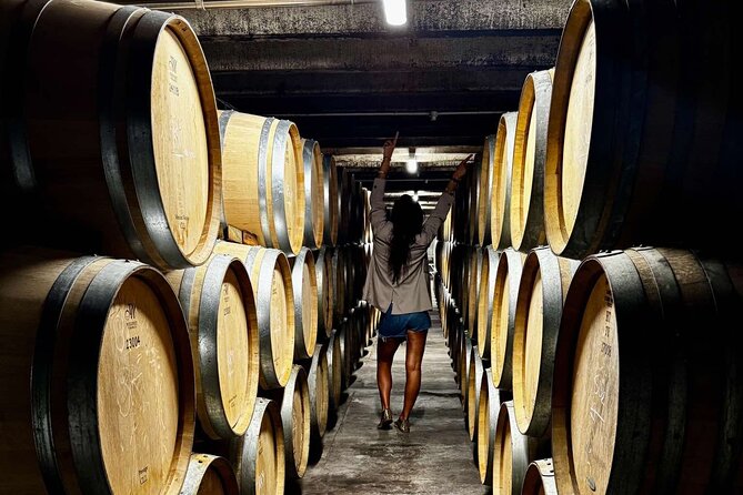 Auckland West Vineyard Tour with lunch and tastings incl - Hunting Lodge for seasonal food and a glass of wine