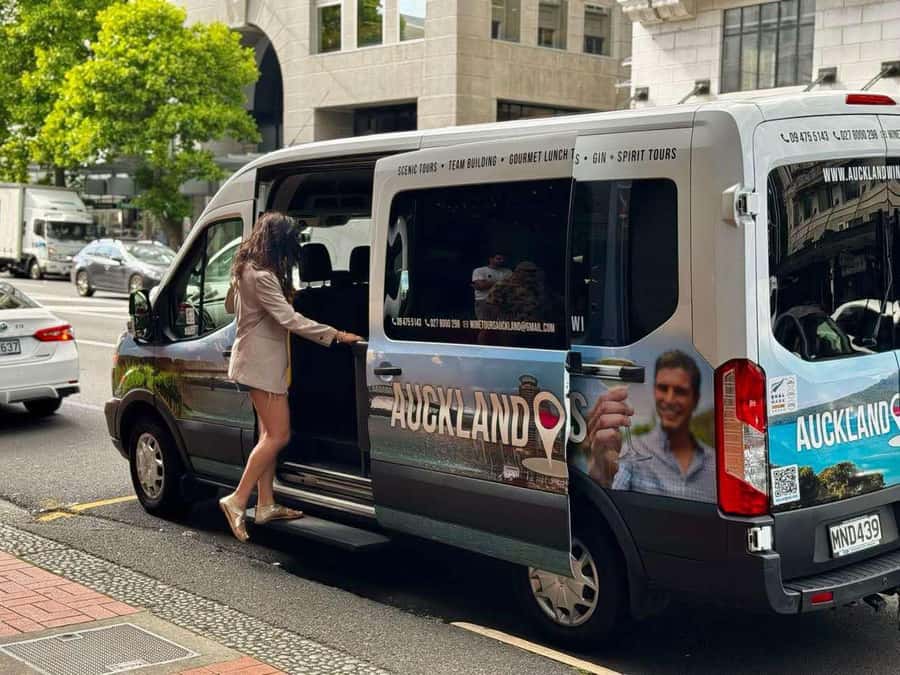 Auckland: Wine region tour with tastings and gourmet lunch - Key points to know