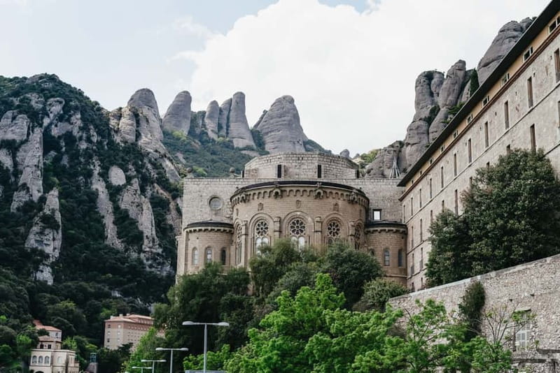 Barcelona: Montserrat, Cogwheel, Black Madonna & Winery Tour - How the group size affects the experience