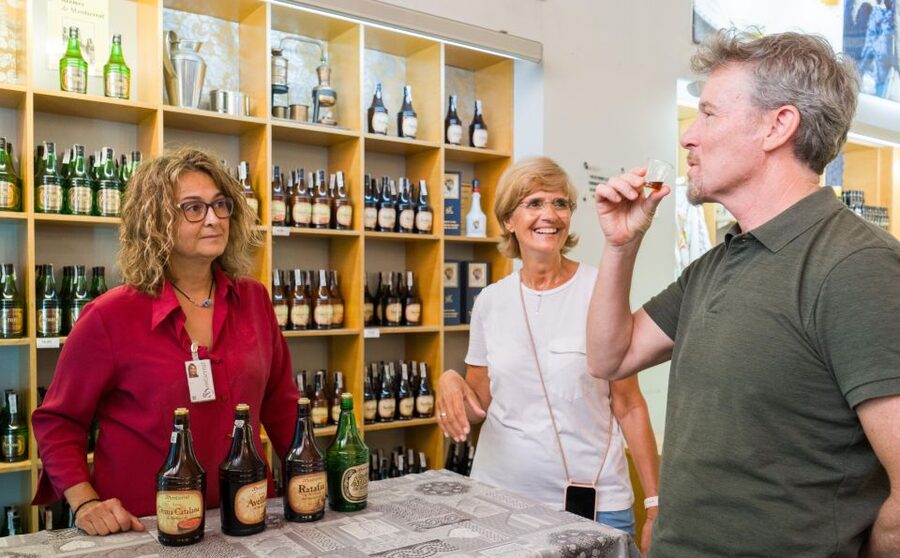Barcelona: Montserrat, Winery Tour & Lunch with Wine Tasting - Is $128 a fair price?