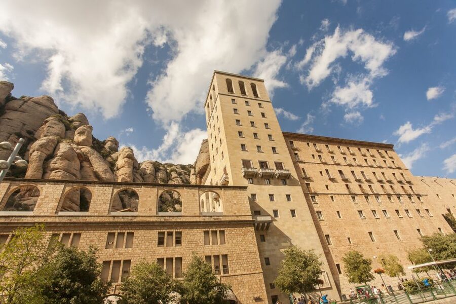 Barcelona: Montserrat with Winery Visit and Farmhouse Lunch - A farmhouse lunch in the Penedès vineyards