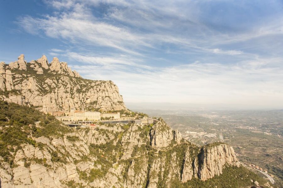 Barcelona: Montserrat with Winery Visit and Farmhouse Lunch - Inside Pares Baltà and the world of Cava