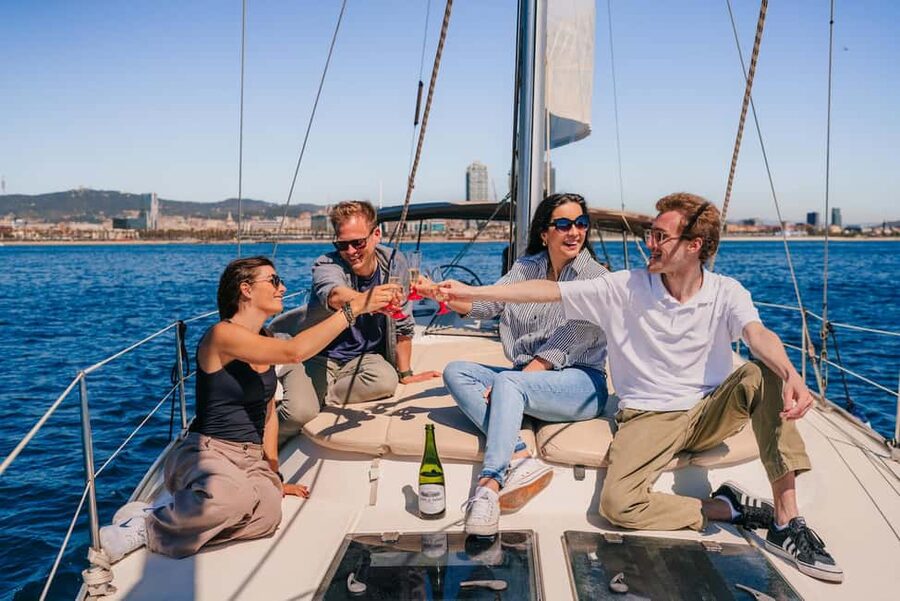 Barcelona: Sailing Cruise & Vineyard Tour with Wine Tasting - Four organic wines with Catalan food