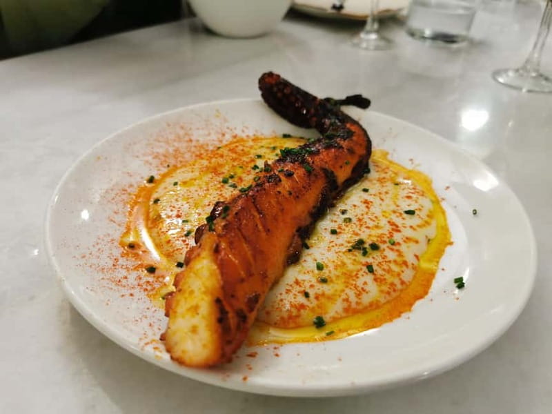 Barcelona: Tapas and Wine at the Hidden Bodegas Experience - Walking through El Born between bites
