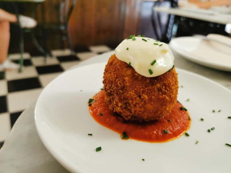 Barcelona: Tapas and Wine at the Hidden Bodegas Experience - What the Gothic Quarter adds to the meal
