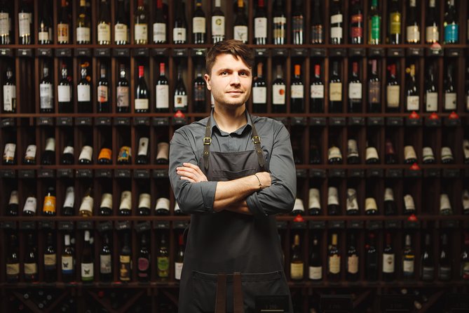 Barcelona Tapas & Wine Experience as a Local at Hidden Wineries - Placeta del Pi: a small square with breathing room