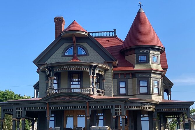 Best of Martha's Vineyard 3 hour Full-Island Tour - Oak Bluffs and its gingerbread cottages