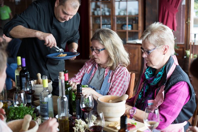 Bodegas Monje Winery Ticket w/Wine Tasting & Mojo Sauce Workshop - Who will enjoy this experience most