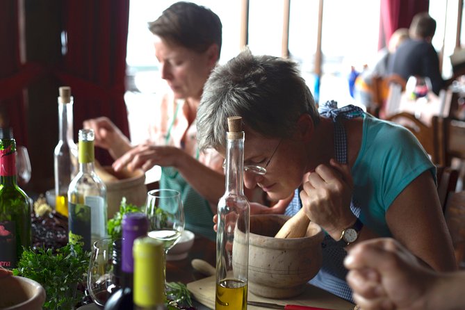 Bodegas Monje Winery Ticket w/Wine Tasting & Mojo Sauce Workshop - Touring Bodegas Monje in El Sauzal
