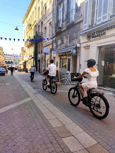 Bordeaux by Gravel Bike : Historic center & vineyards - From Chartrons wine merchants to the Garonne