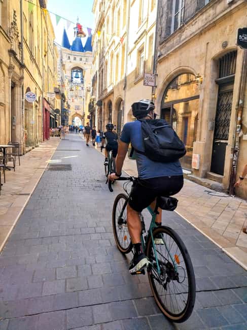 Bordeaux by Gravel Bike : Historic center & vineyards - Crossing into Entre-Deux-Mers