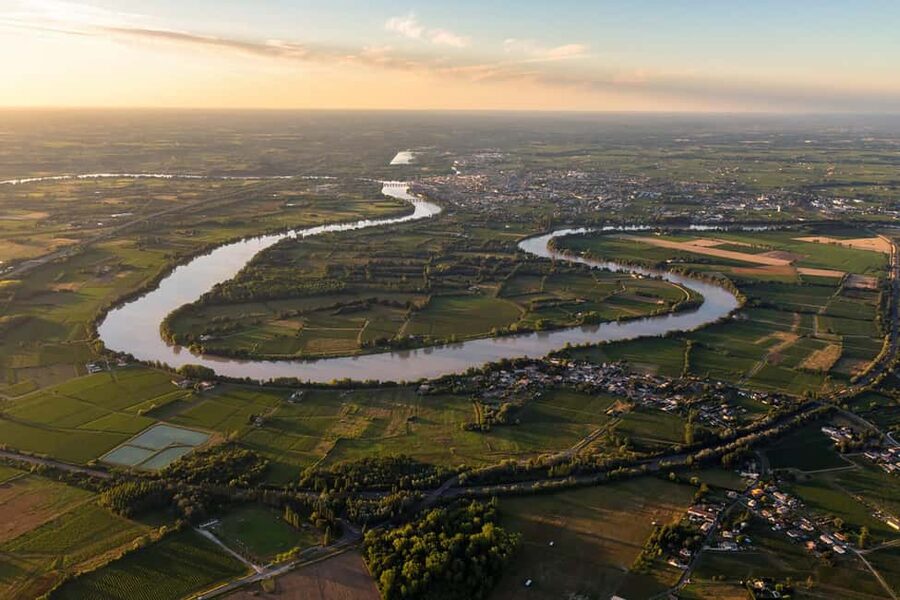 Bordeaux: Panoramic flight over vineyards and castles - Twenty minutes across the Gironde Department