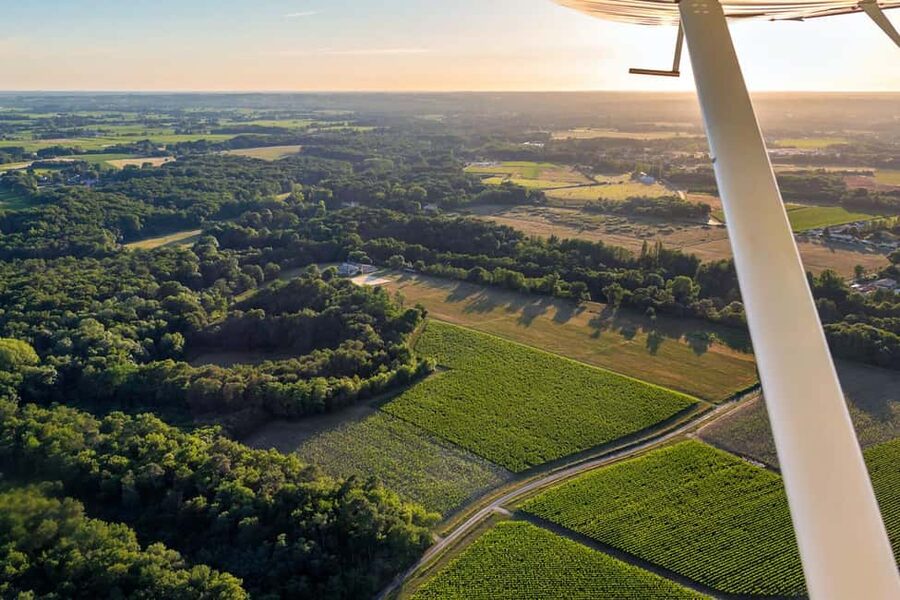 Bordeaux: Panoramic flight over vineyards and castles - Bertrand’s role makes a short flight more useful