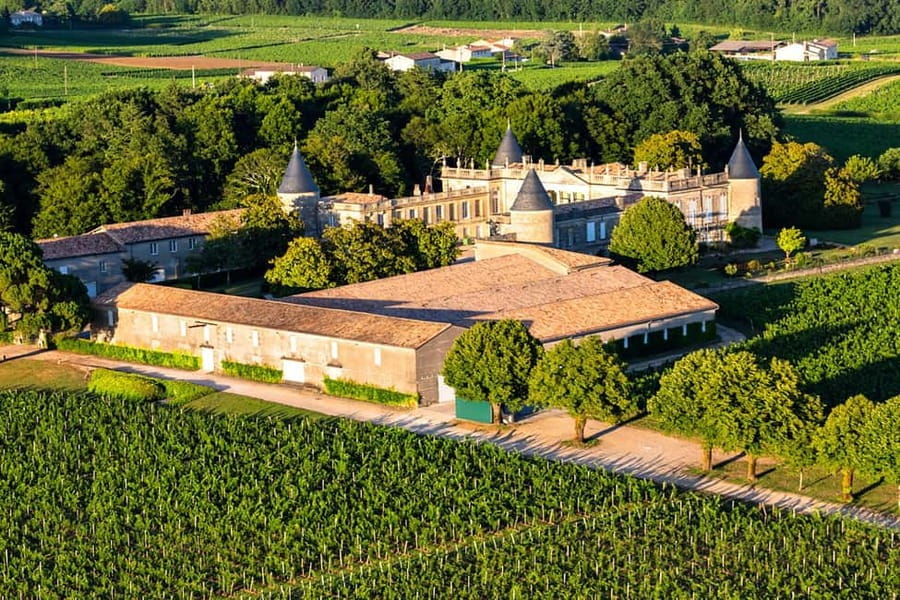 Bordeaux: Panoramic flight over vineyards and castles - The 15-minute Saint-Émilion portion