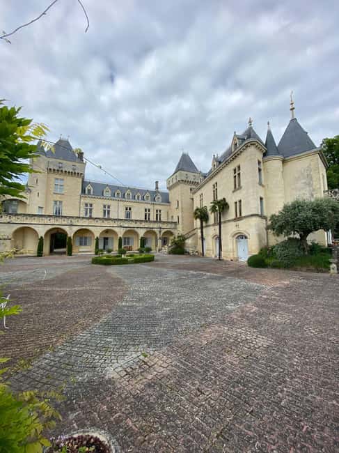 Bordeaux: Saint Emilion Village with Chateaus & Wine Tasting - Comfort, timing, and practical details