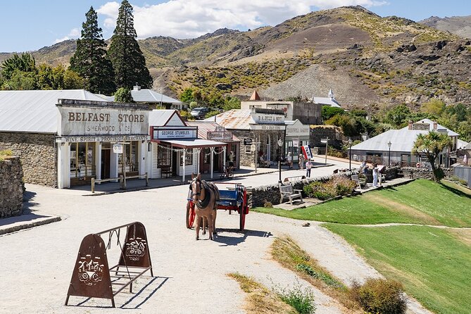 Boutique Wine Tour - visit Central Otago, 4 Wineries & Lunch - The final Gibbston tasting completes the circuit