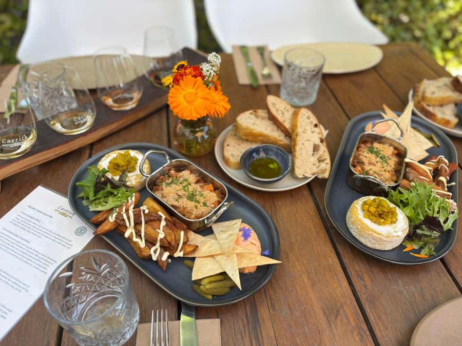 Boutique Winery Half-Day Tour & Vineyard Platter-Style Lunch - Old Cromwell Town and the human story