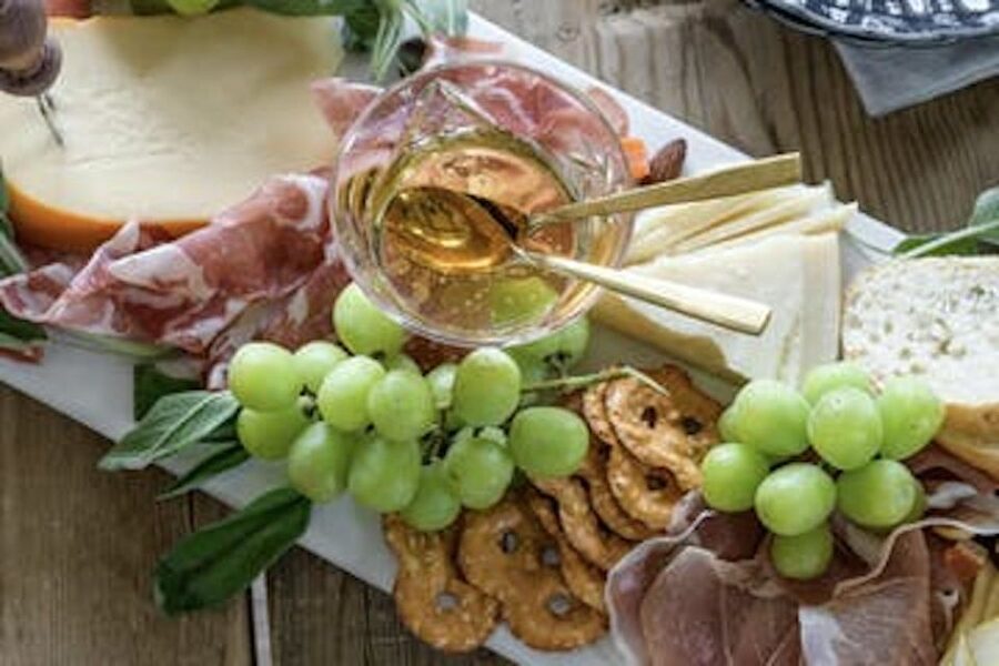Calistoga: Napa Valley Cycling and Winery Tour with Picnic - Key points at a glance