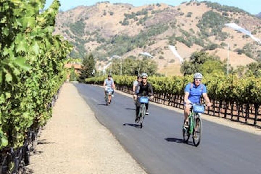 Calistoga: Napa Valley Cycling and Winery Tour with Picnic - Rain, changing weather, and the van backup