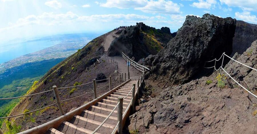 Campania Express Train Pompeii Tour with Vesuvius or Winery - Starting at Sorrento’s Circumvesuviana station