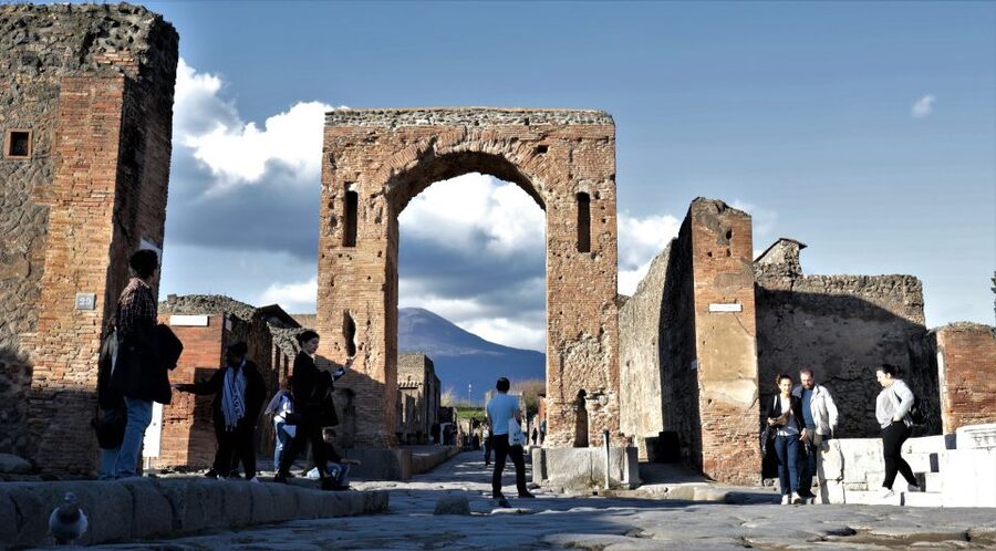 Campania Express Train Pompeii Tour with Vesuvius or Winery - The bus ride to Vesuvius at 1,000 meters