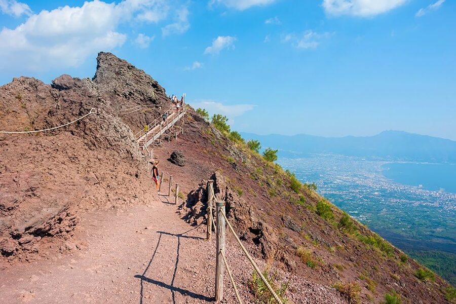 Campania Express Train Pompeii Tour with Vesuvius or Winery - Returning to Pompeii and Sorrento