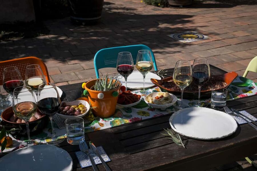 Catania: Etna Urban Winery Sicilian Lunch with Wine Tasting - Arriving at 12:45 p.m. for a prompt lunch