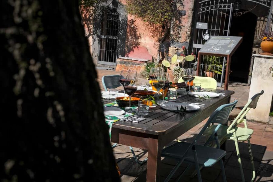 Catania: Etna Urban Winery Sicilian Lunch with Wine Tasting - Four wines, four different styles