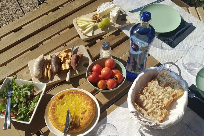 Cava tour to 3 family wineries with hotel pick-up - What you actually eat and drink during the day