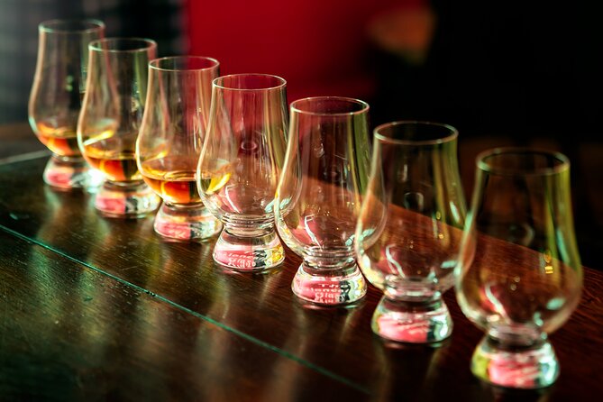 Cellar Of Scotland Walking Tour, taste Edinburgh's finest drinks - Walking from the New Town into the Old Town