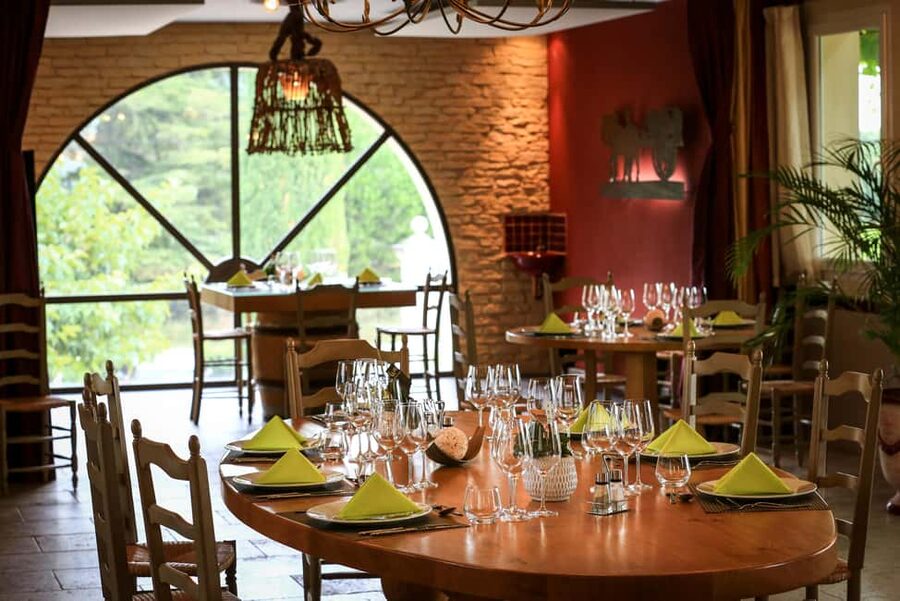 Châteauneuf du Pape: Visit the Alain Jaume vineyards and enjoy a gourmet meal - Key points at a glance