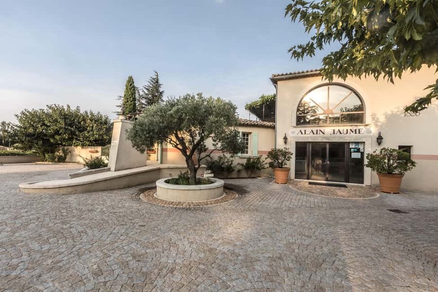 Châteauneuf du Pape: Visit the Alain Jaume vineyards and enjoy a gourmet meal - 10:30 am: Reading the Châteauneuf-du-Pape terroir