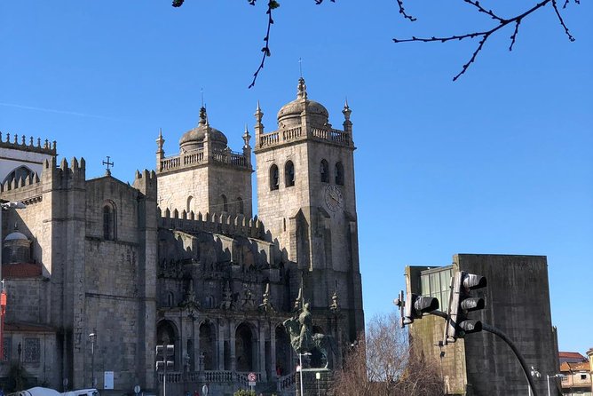 City Walking Tour & Port Wine Cellar - Starting at São Bento and its 20,000 tiles