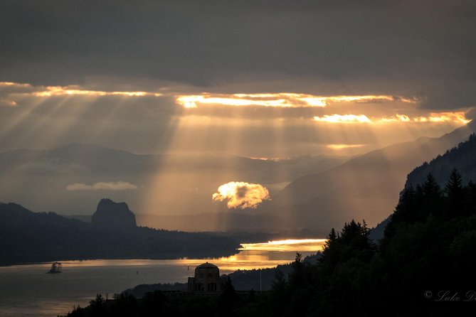 Columbia Gorge Waterfalls & Wineries from Portland: All-Inclusive Afternoon Tour - Wy’East Vineyards and the Oregon tasting