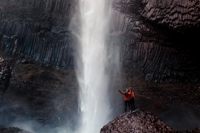 Columbia Gorge Waterfalls & Wineries from Portland: All-Inclusive Afternoon Tour - The guides shape the day